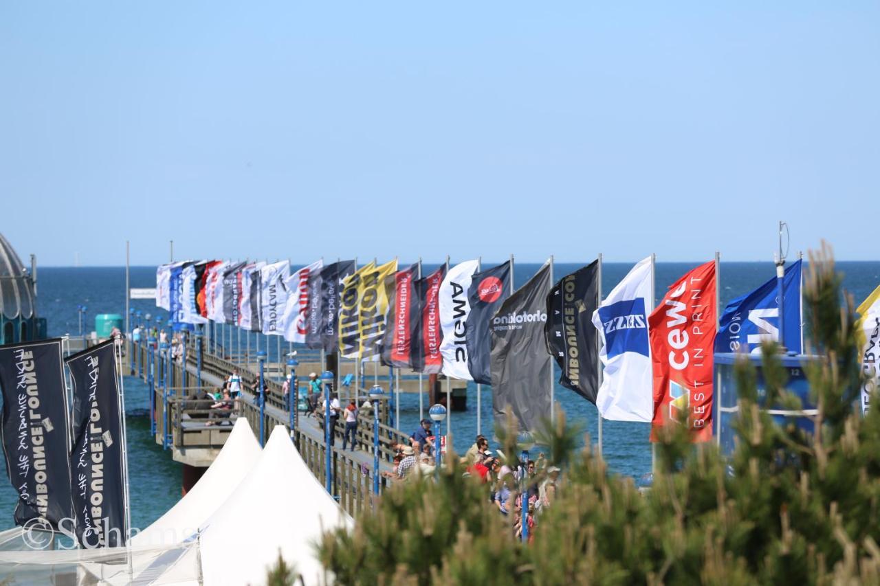 Ostseelagune Zingst, Exklusive Dhh, Strandnah, Sauna, Kamin, 3 Sz, 2 Baeder, Glasfaser, Haustierfrei, Garten Mit Suedterrasse, E-Ladesaeule, 2 Stellplaetze, Strandkorb, Fahrradschuppen, Waschmaschine, Trockner, Nichtraucher エクステリア 写真