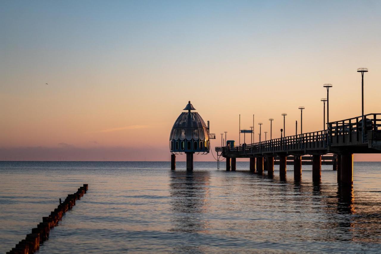 Ostseelagune Zingst, Exklusive Dhh, Strandnah, Sauna, Kamin, 3 Sz, 2 Baeder, Glasfaser, Haustierfrei, Garten Mit Suedterrasse, E-Ladesaeule, 2 Stellplaetze, Strandkorb, Fahrradschuppen, Waschmaschine, Trockner, Nichtraucher エクステリア 写真