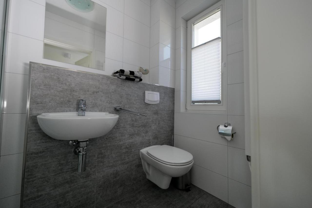 Ostseelagune Zingst, Exklusive Dhh, Strandnah, Sauna, Kamin, 3 Sz, 2 Baeder, Glasfaser, Haustierfrei, Garten Mit Suedterrasse, E-Ladesaeule, 2 Stellplaetze, Strandkorb, Fahrradschuppen, Waschmaschine, Trockner, Nichtraucher エクステリア 写真