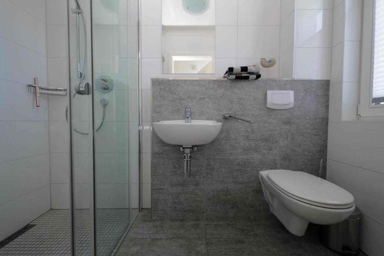 Ostseelagune Zingst, Exklusive Dhh, Strandnah, Sauna, Kamin, 3 Sz, 2 Baeder, Glasfaser, Haustierfrei, Garten Mit Suedterrasse, E-Ladesaeule, 2 Stellplaetze, Strandkorb, Fahrradschuppen, Waschmaschine, Trockner, Nichtraucher エクステリア 写真