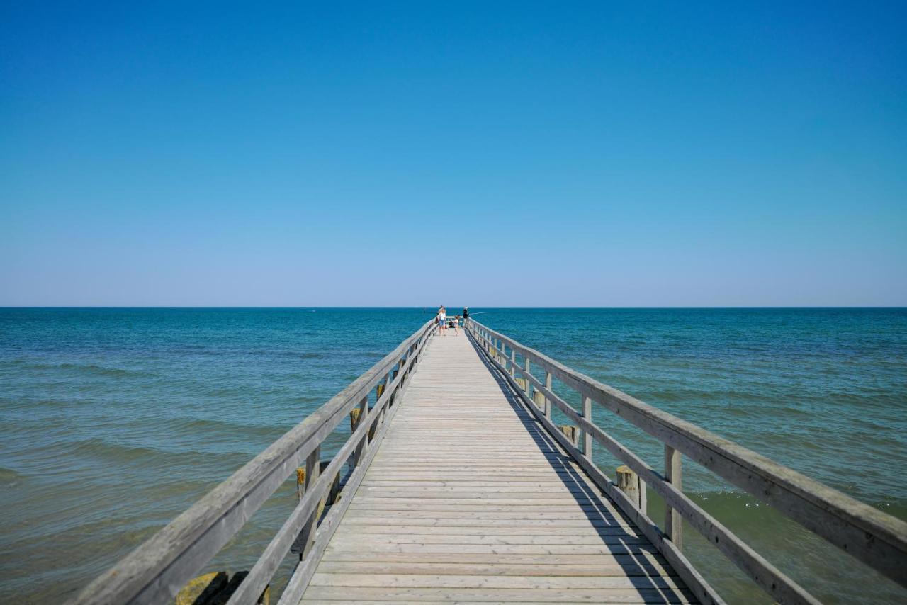 Ostseelagune Zingst, Exklusive Dhh, Strandnah, Sauna, Kamin, 3 Sz, 2 Baeder, Glasfaser, Haustierfrei, Garten Mit Suedterrasse, E-Ladesaeule, 2 Stellplaetze, Strandkorb, Fahrradschuppen, Waschmaschine, Trockner, Nichtraucher エクステリア 写真
