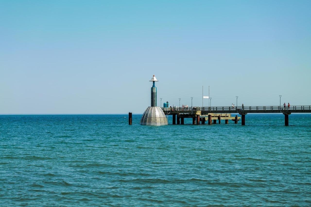Ostseelagune Zingst, Exklusive Dhh, Strandnah, Sauna, Kamin, 3 Sz, 2 Baeder, Glasfaser, Haustierfrei, Garten Mit Suedterrasse, E-Ladesaeule, 2 Stellplaetze, Strandkorb, Fahrradschuppen, Waschmaschine, Trockner, Nichtraucher エクステリア 写真